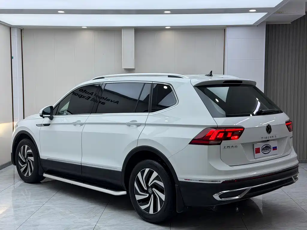 Volkswagen Tiguan L 2023 — фото 6