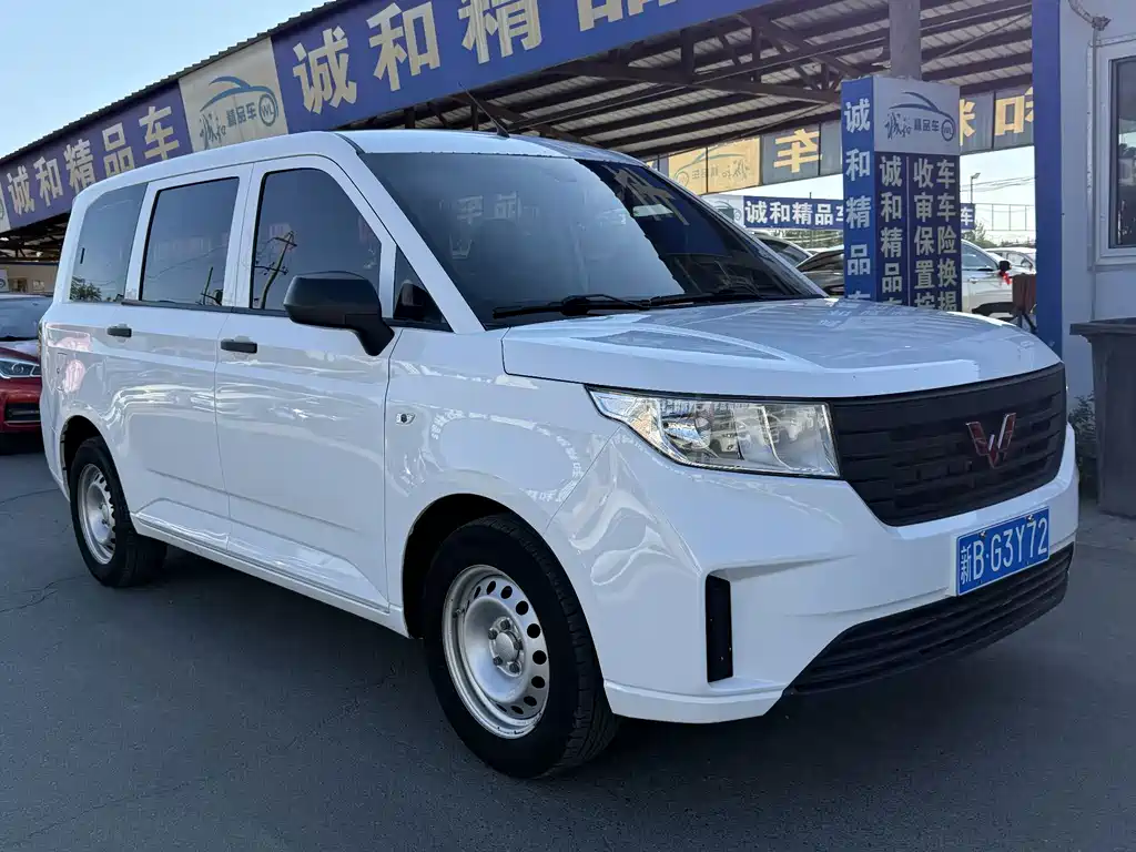 Wuling Hongguang PLUS 2022