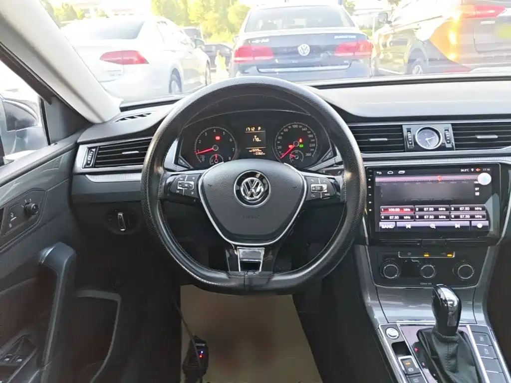 Volkswagen Passat 2018 — фото 11