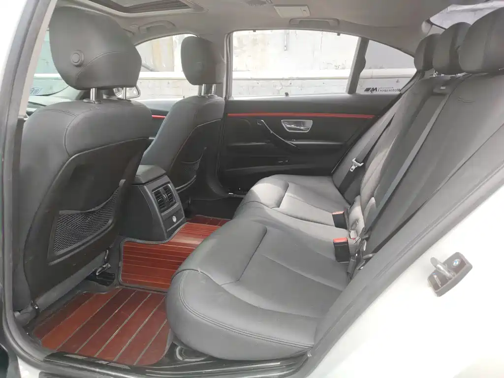 BMW 3 Series 2017 — фото 11