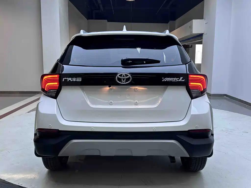 Toyota Yaris L 2022 — фото 4