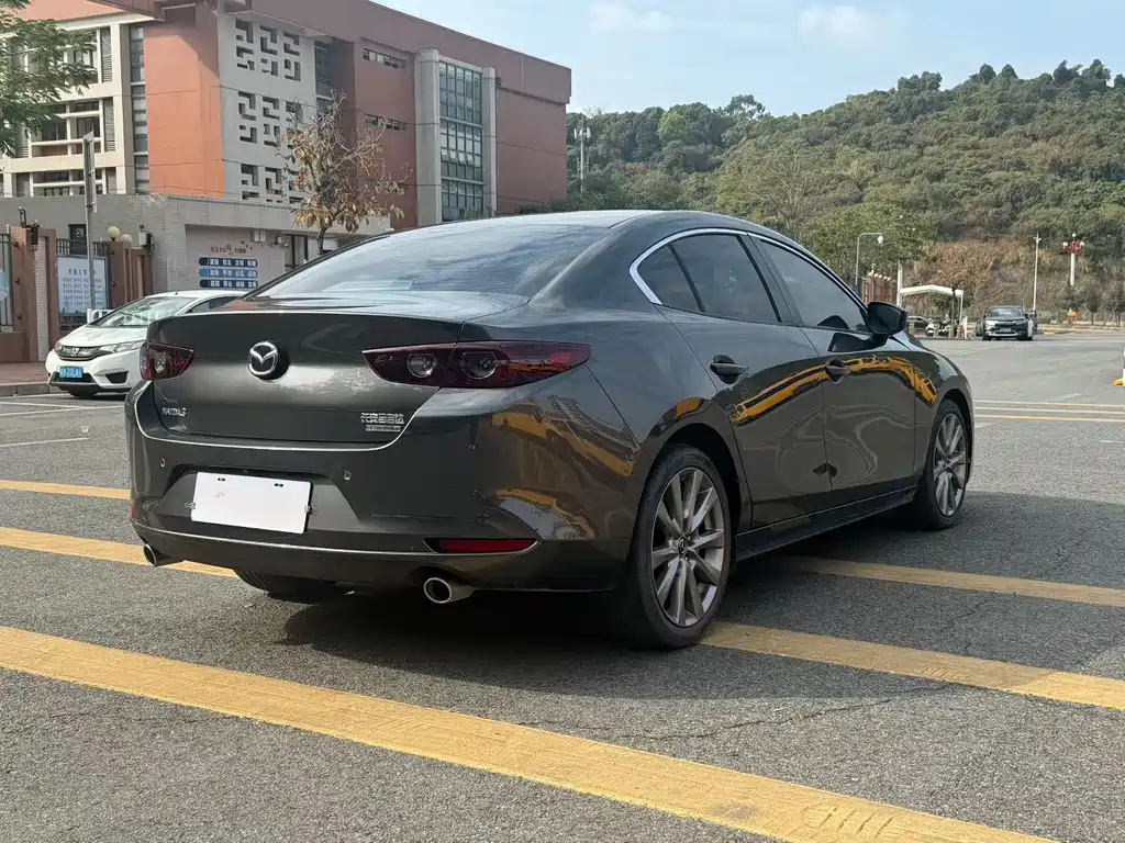 Mazda 3 Axela 2021 — фото 26