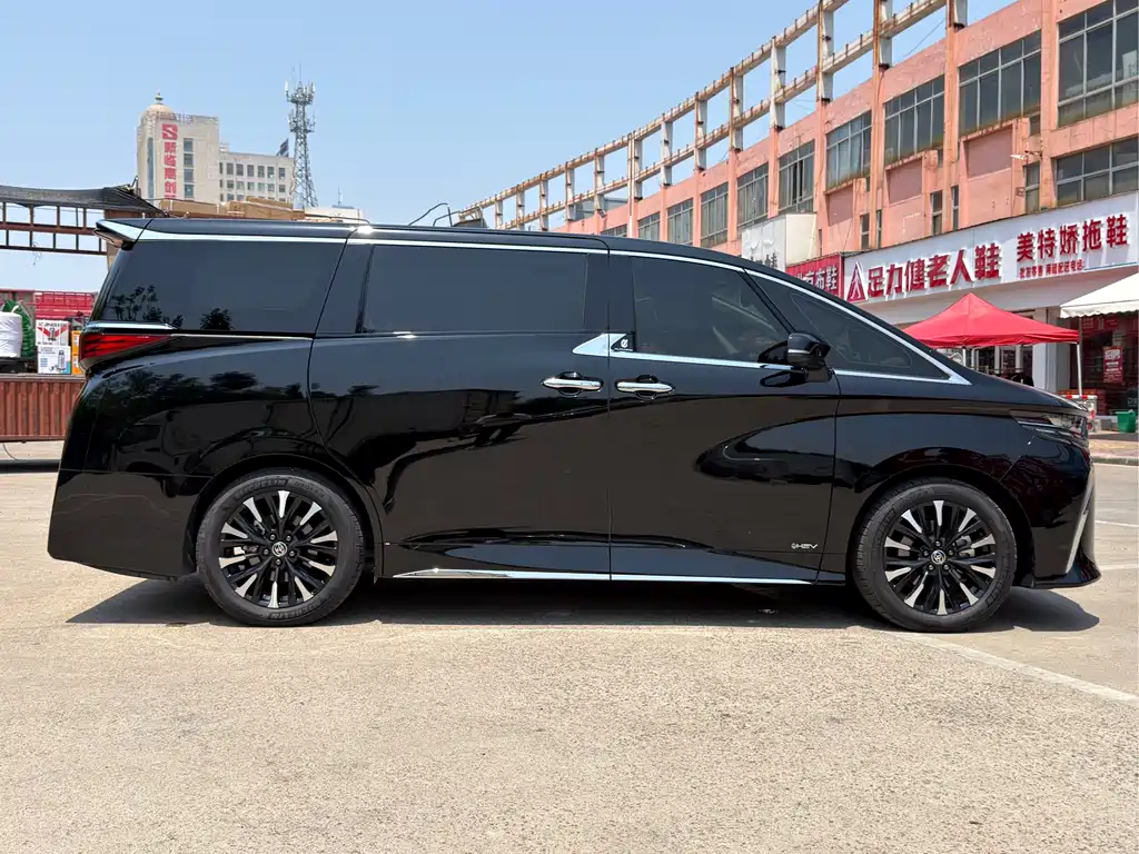 Toyota Alphard 2024 — фото 18