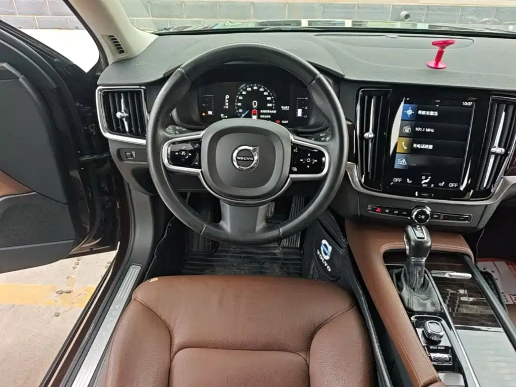 Volvo S90 2018 — фото 11