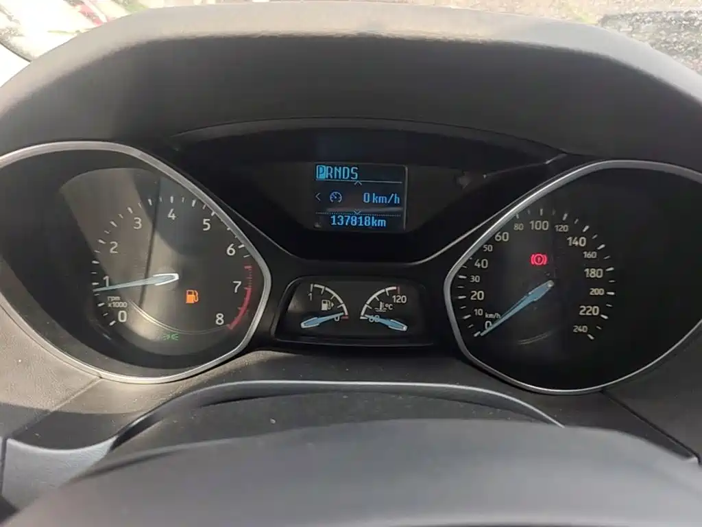 Ford Focus 2015 — фото 12