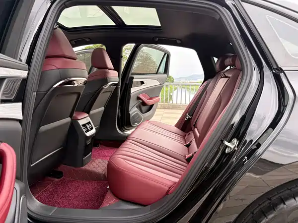 Hongqi H5 2025