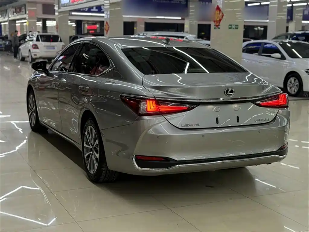 Lexus ES 2023 — фото 14