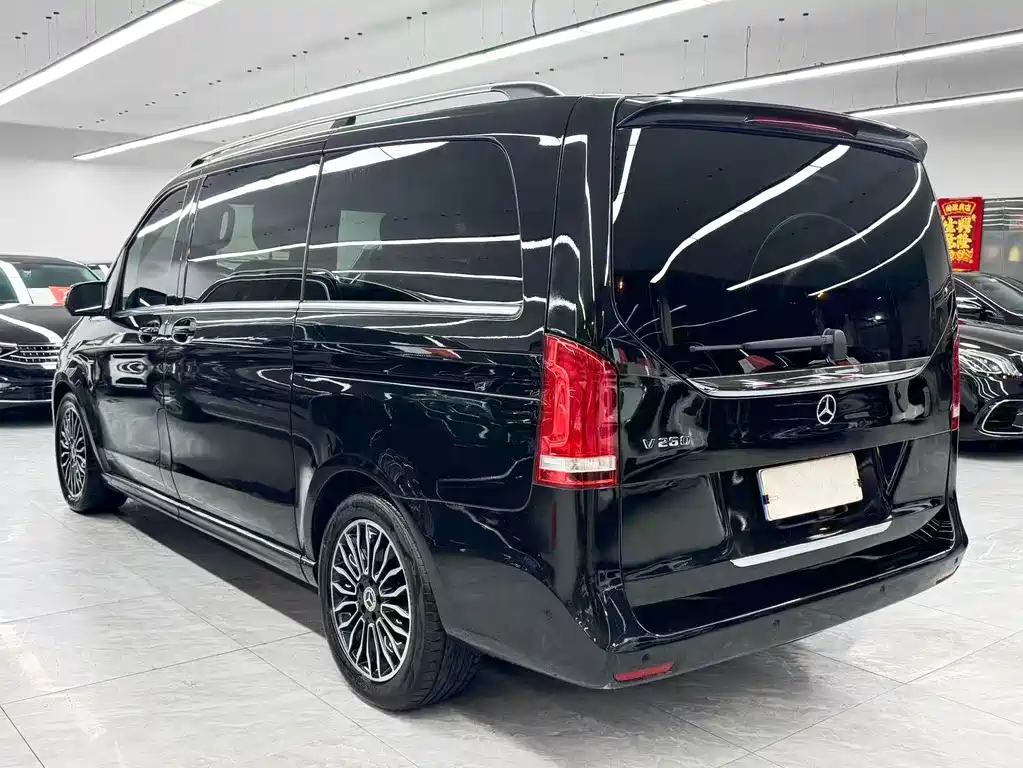 Mercedes-Benz V-Class 2020 — фото 6
