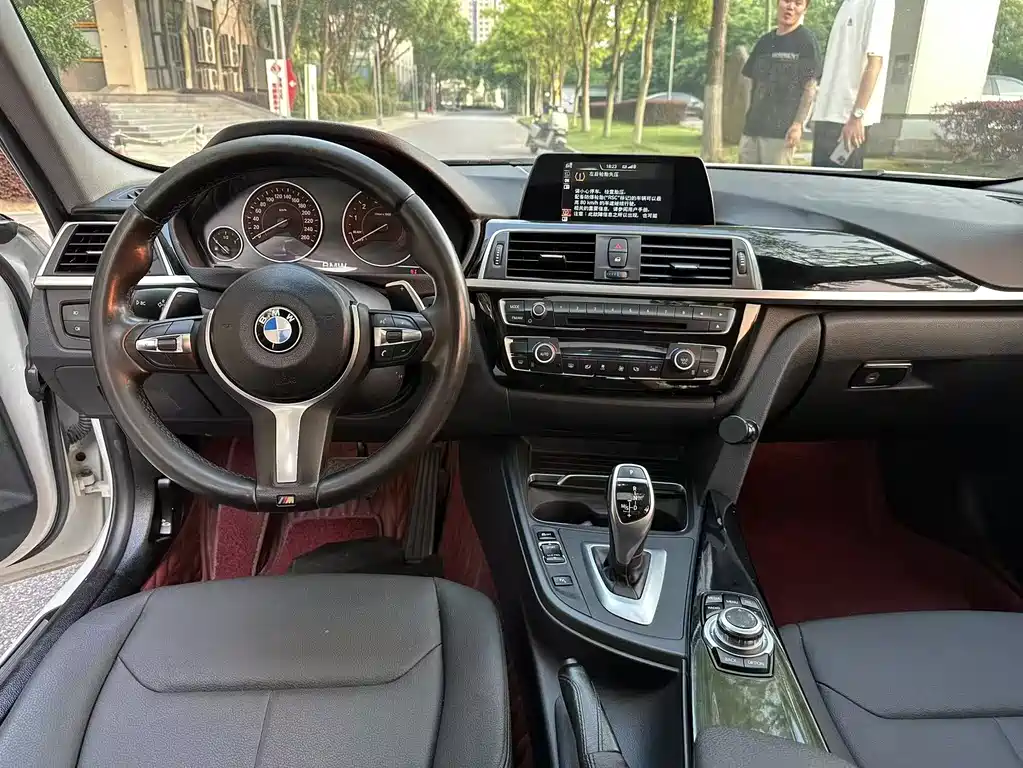 BMW 3 Series 2017 — фото 13