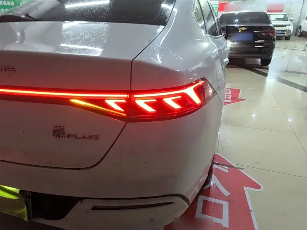 BYD Qin PLUS 2023 — фото 8