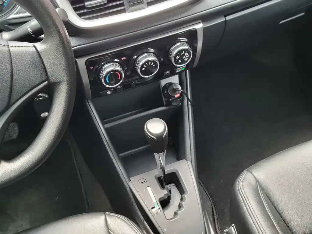 Toyota Yaris L 2016 — фото 11