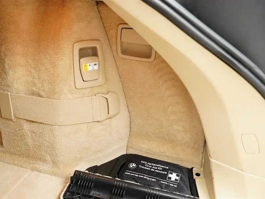 BMW 5 Series GT 2015 — фото 18