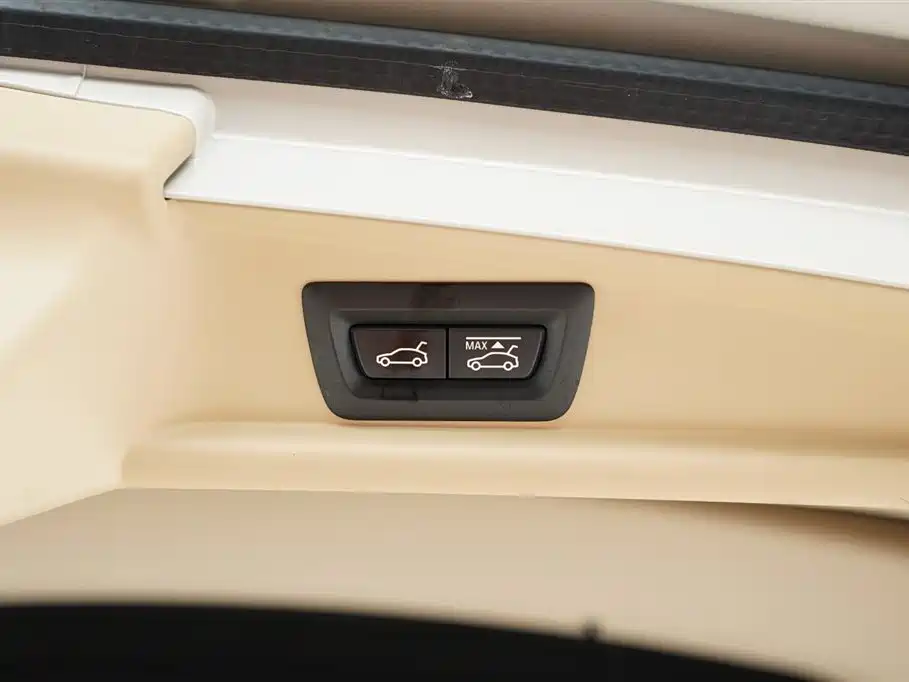 BMW 5 Series GT 2015 — фото 21