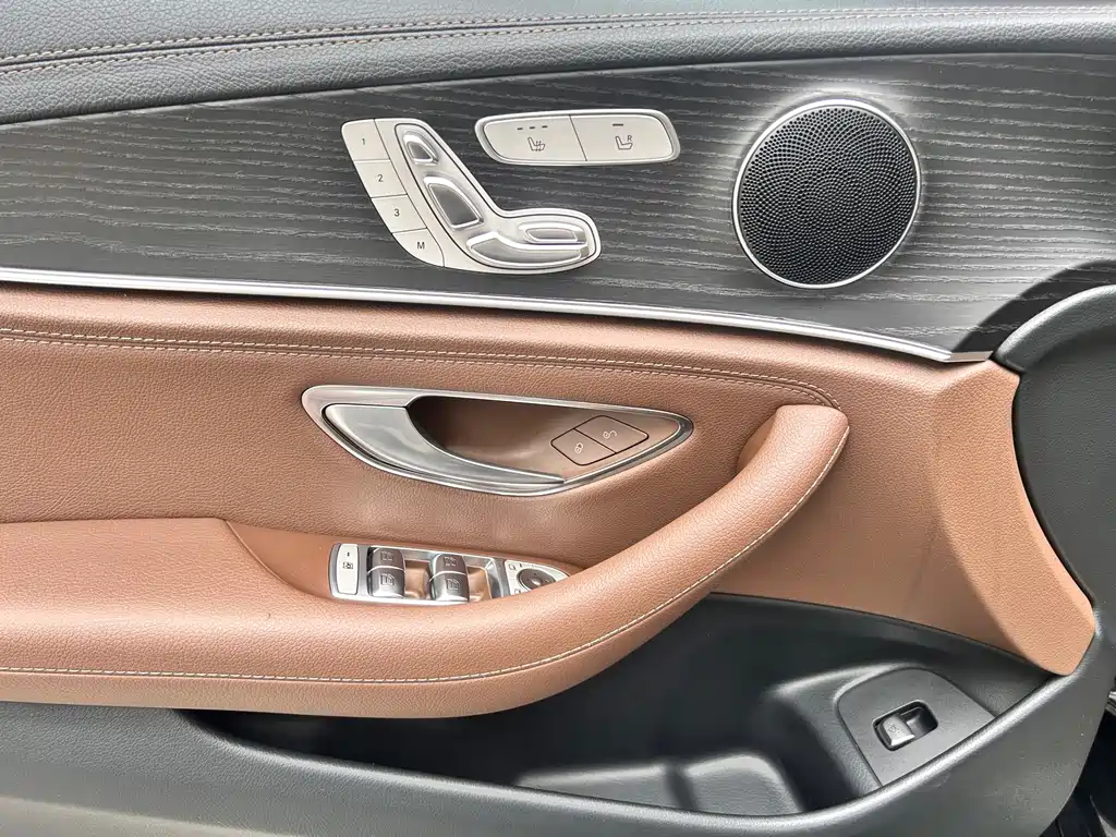 Mercedes-Benz E-Class 2020 — фото 9