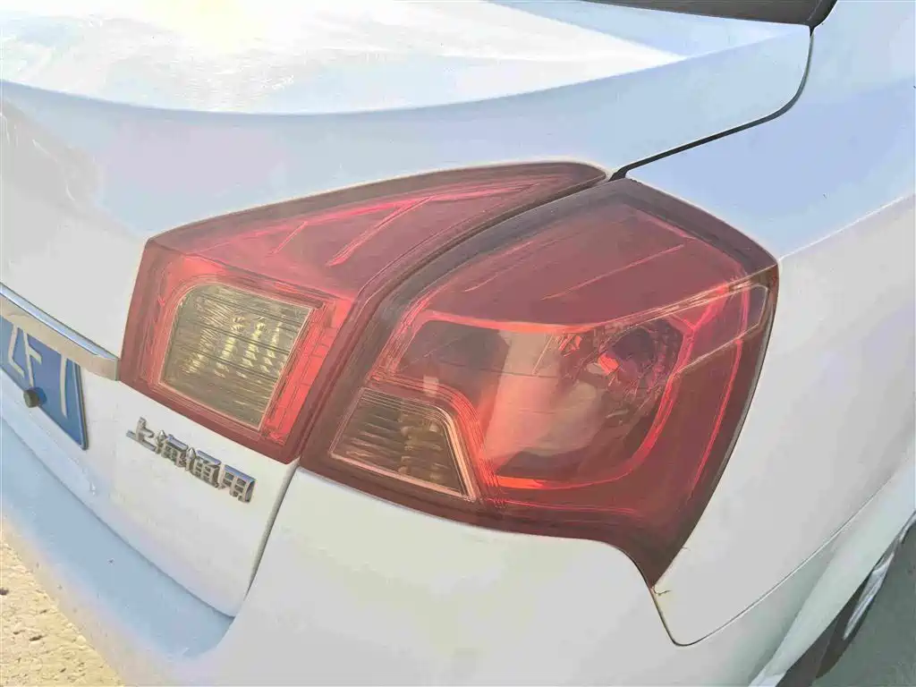 Buick Excelle 2015 — фото 10