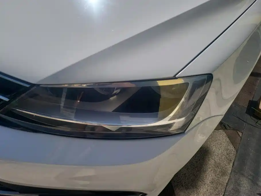 Volkswagen Sagitar 2018