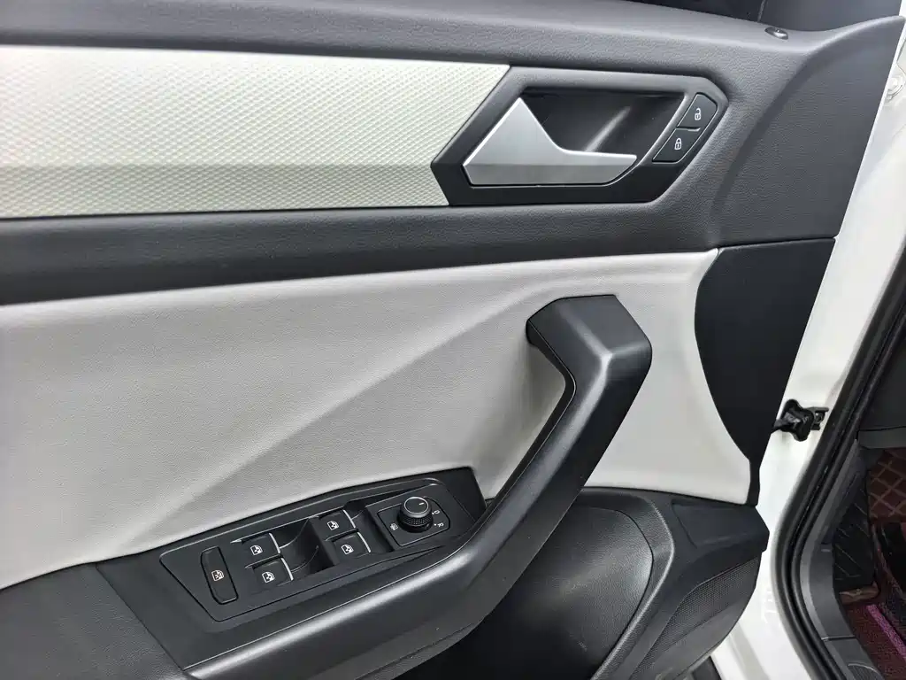 Volkswagen T-Roc 2024 — фото 16