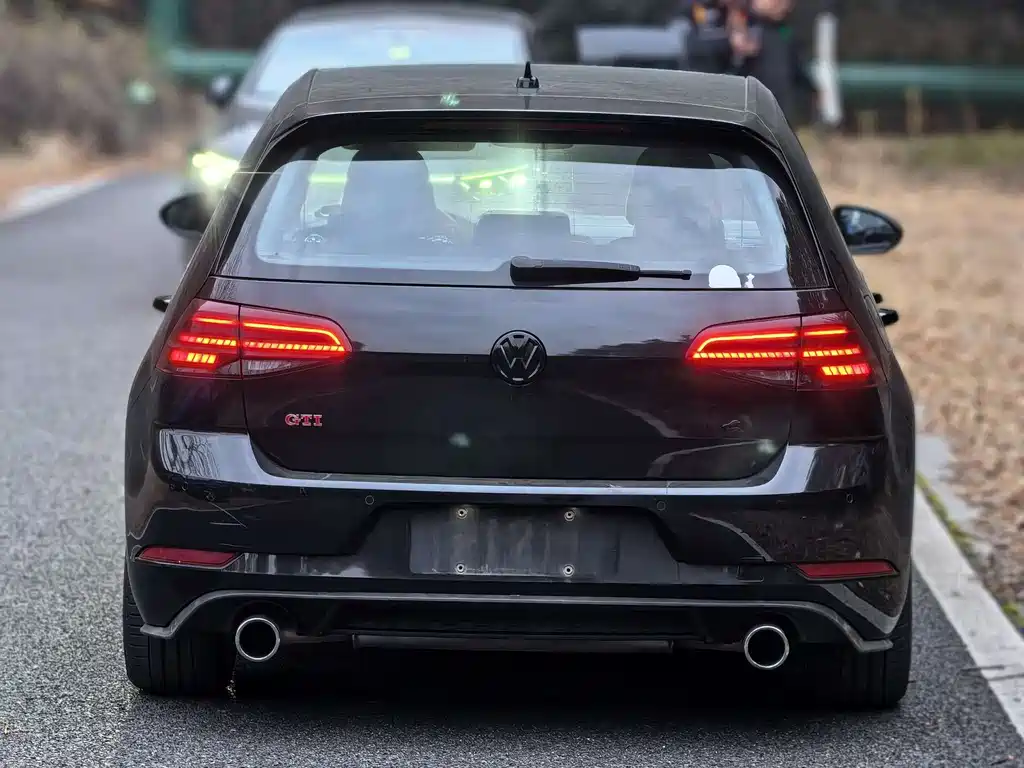 Volkswagen Golf GTI 2018 — фото 11