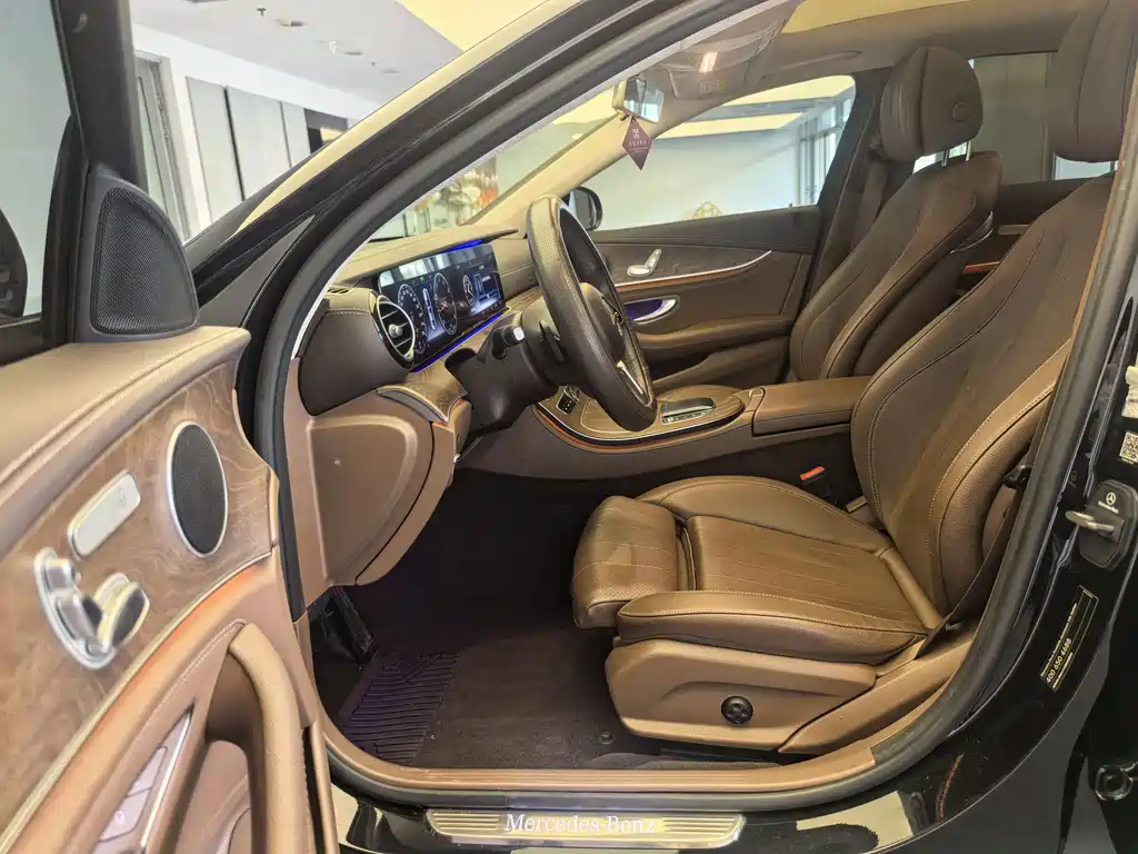 Mercedes-Benz E-Class 2020 — фото 15