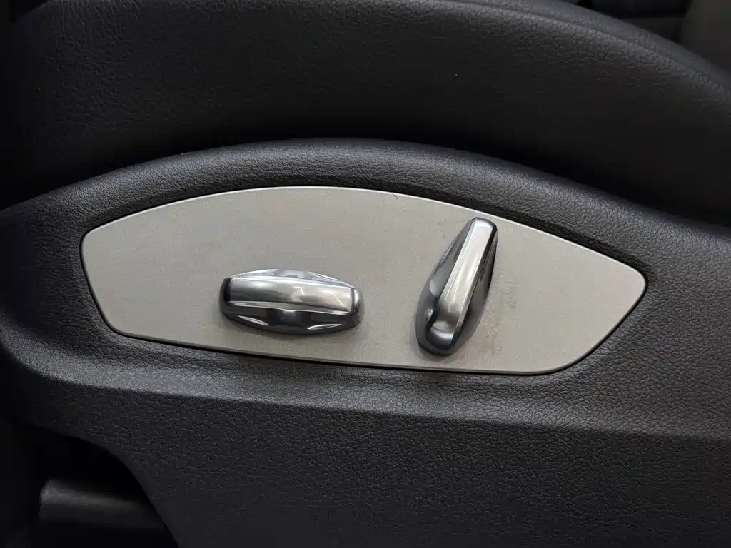 Porsche Macan 2016 — фото 24