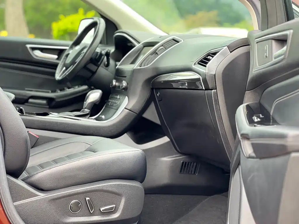 Ford Edge 2016 — фото 16
