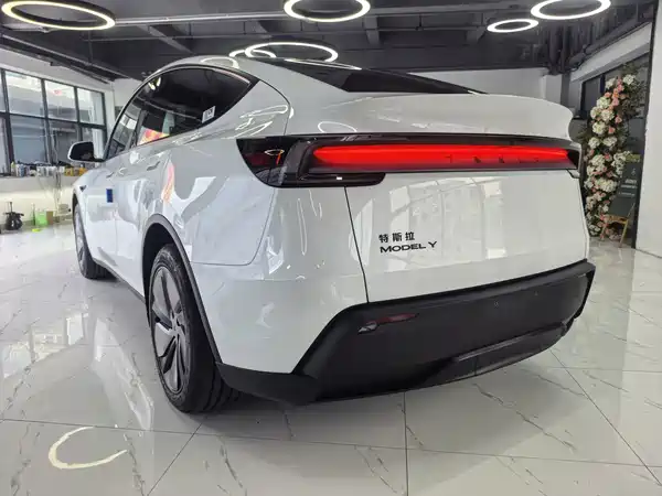 Tesla Model Y 2026