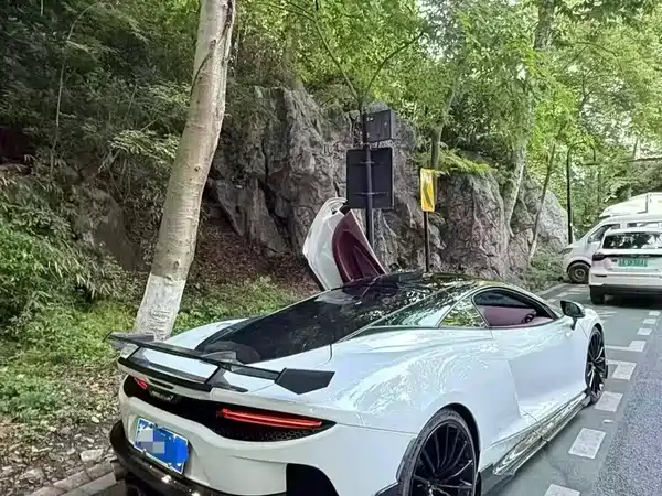 McLaren GT 2022