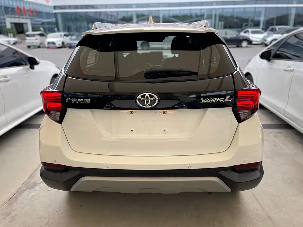 Toyota Yaris L 2020 — фото 11