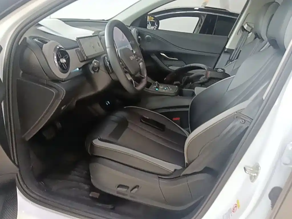 BYD Seal 05 DM-i 2025 — фото 15