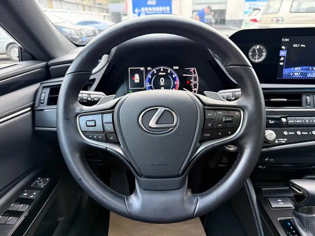 Lexus ES 2022 — фото 6