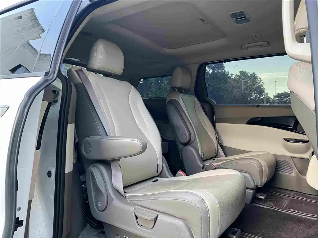 Kia Carnival 2023 — фото 8