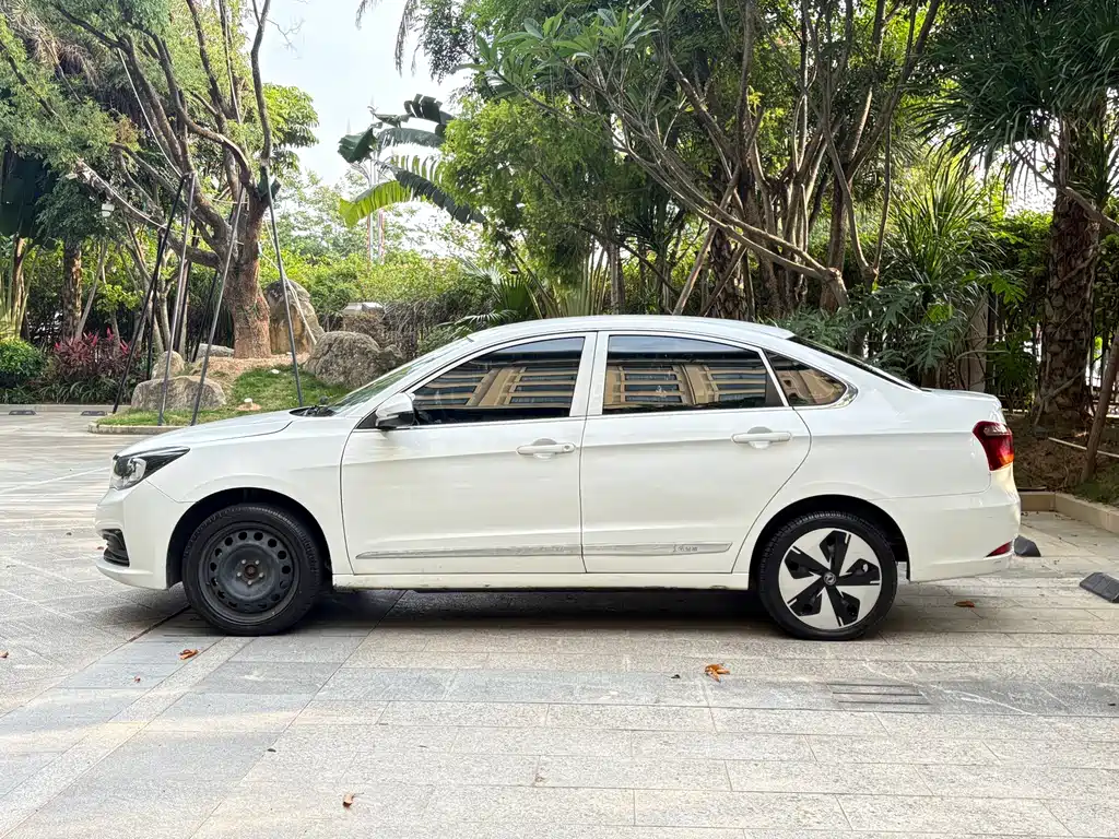 Dongfeng E70 2021