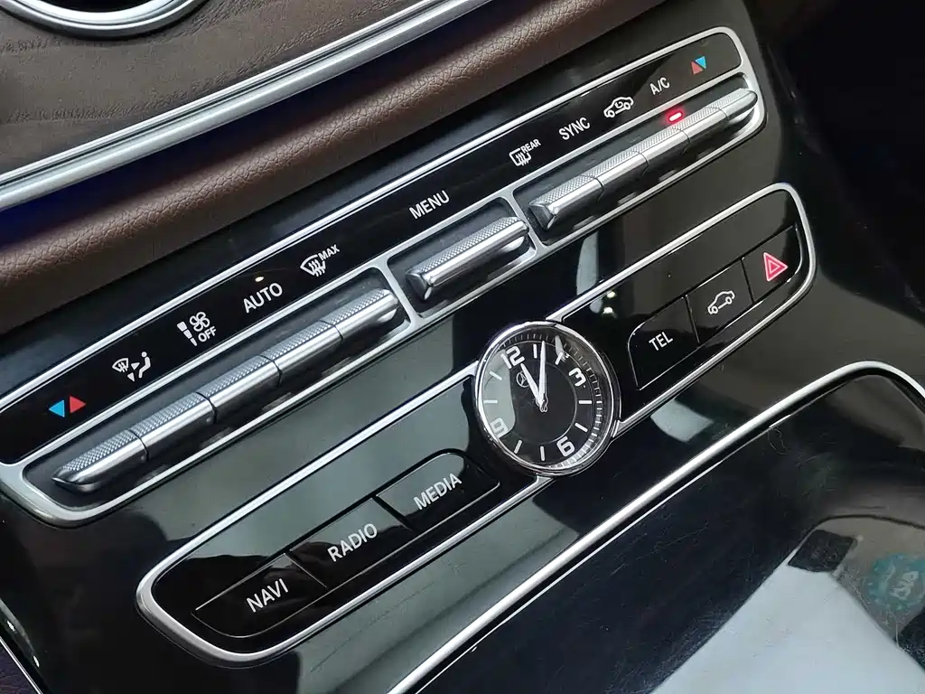 Mercedes-Benz E-Class 2016 — фото 21