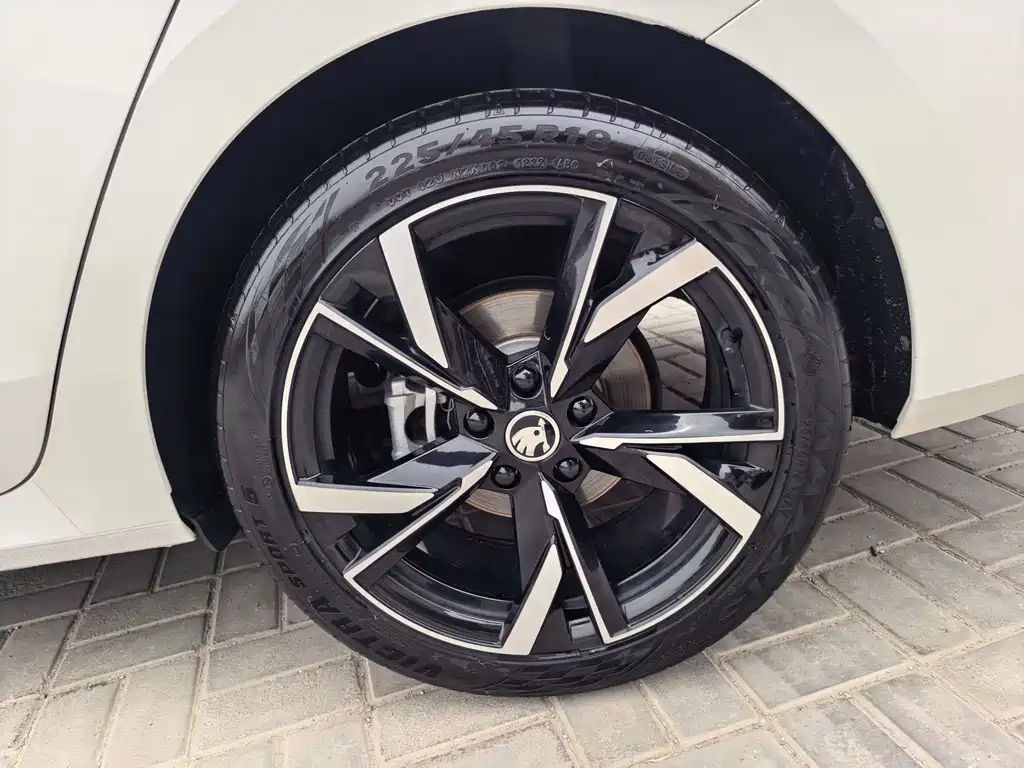 Skoda Octavia 2022 — фото 18