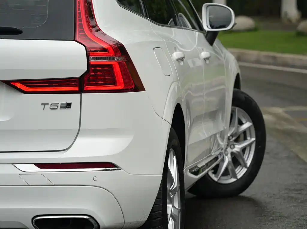 Volvo XC60 2020 — фото 12