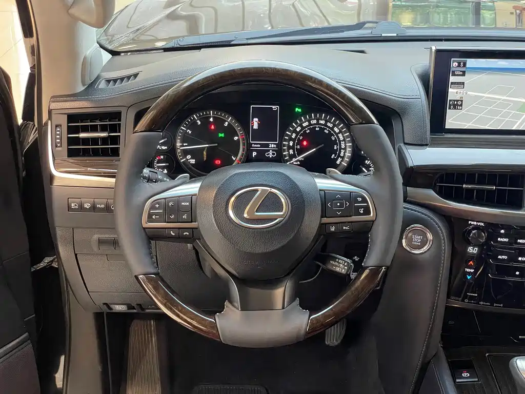 Lexus LX 2016 — фото 25