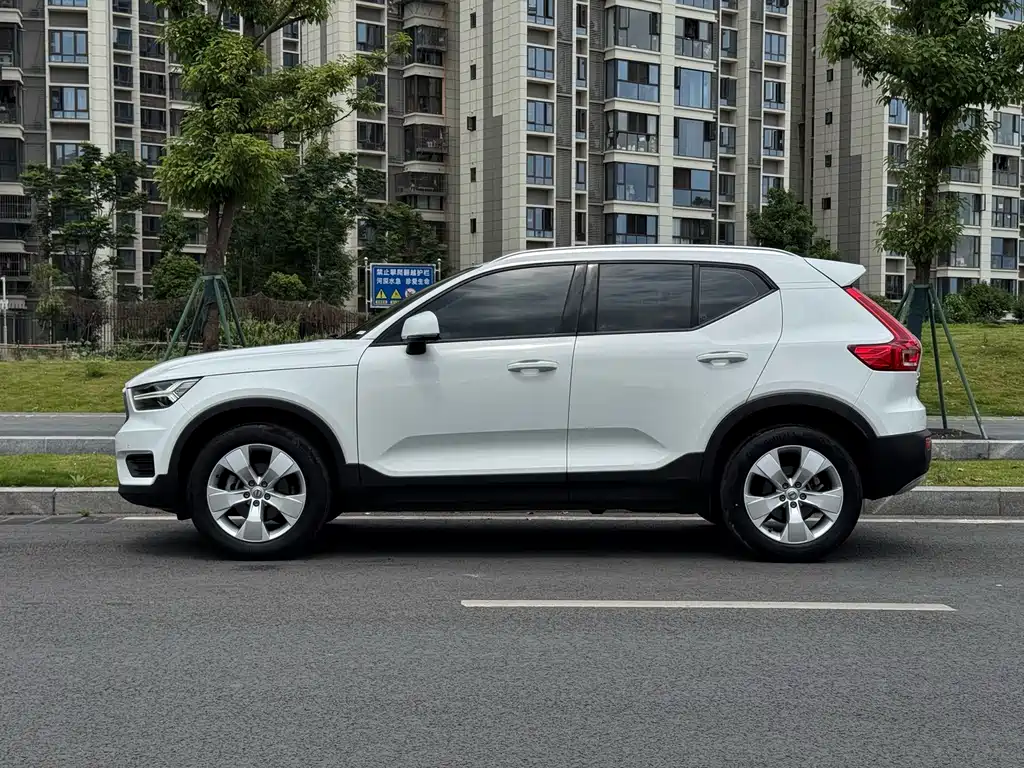 Volvo XC40 2020 — фото 15
