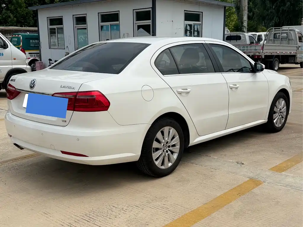 Volkswagen Lavida 2013