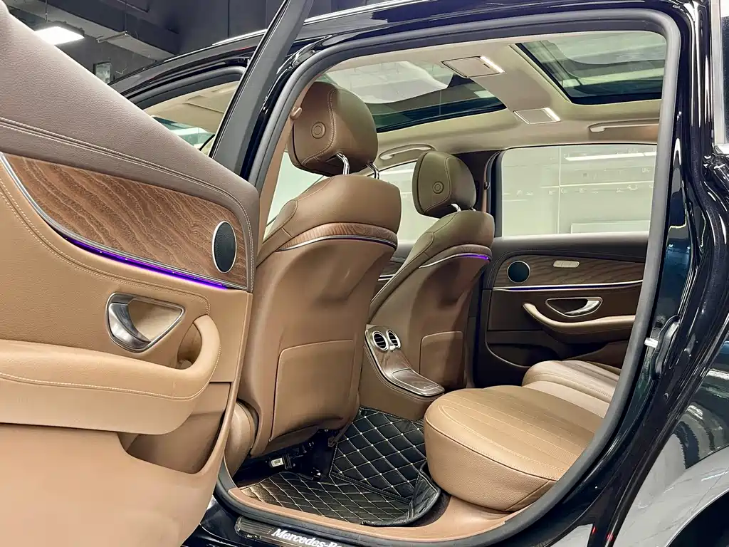 Mercedes-Benz E-Class 2021 — фото 14