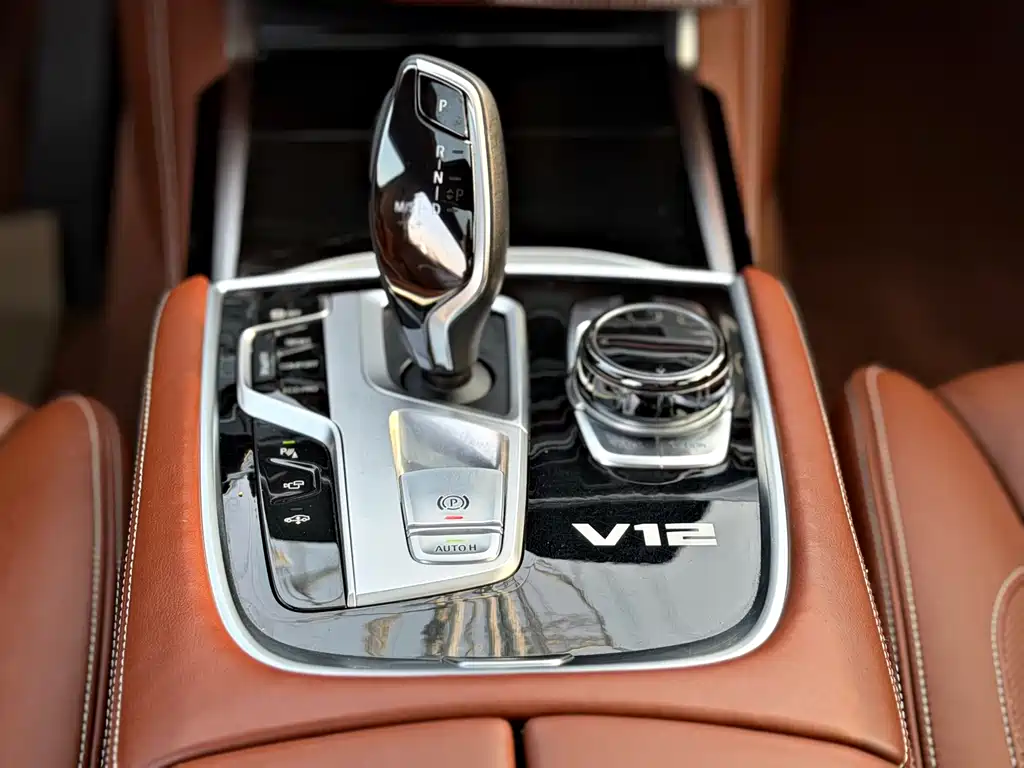 BMW 7 Series 2017 — фото 12