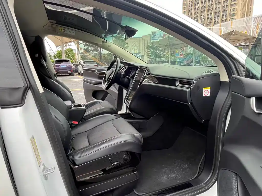 Tesla Model X 2017 — фото 13