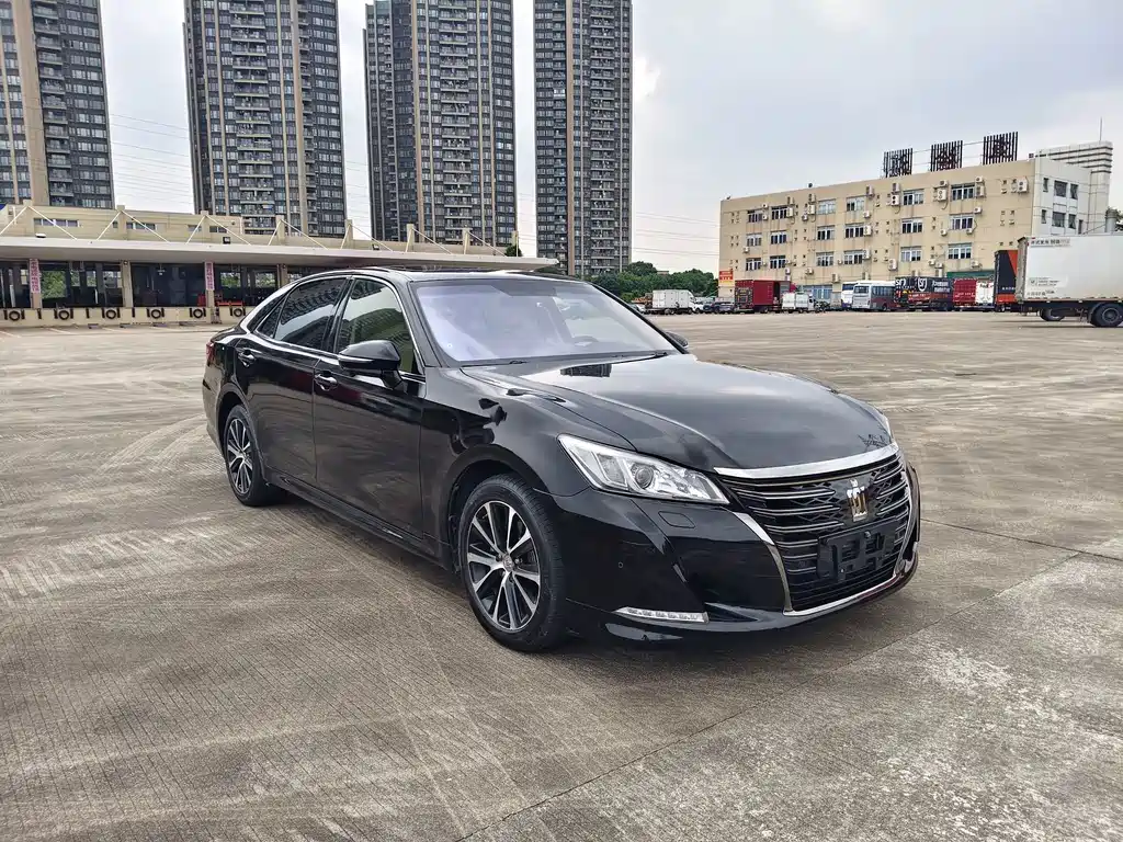 Toyota Crown 2018 — фото 2
