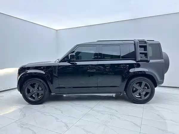 Land Rover Defender 2021