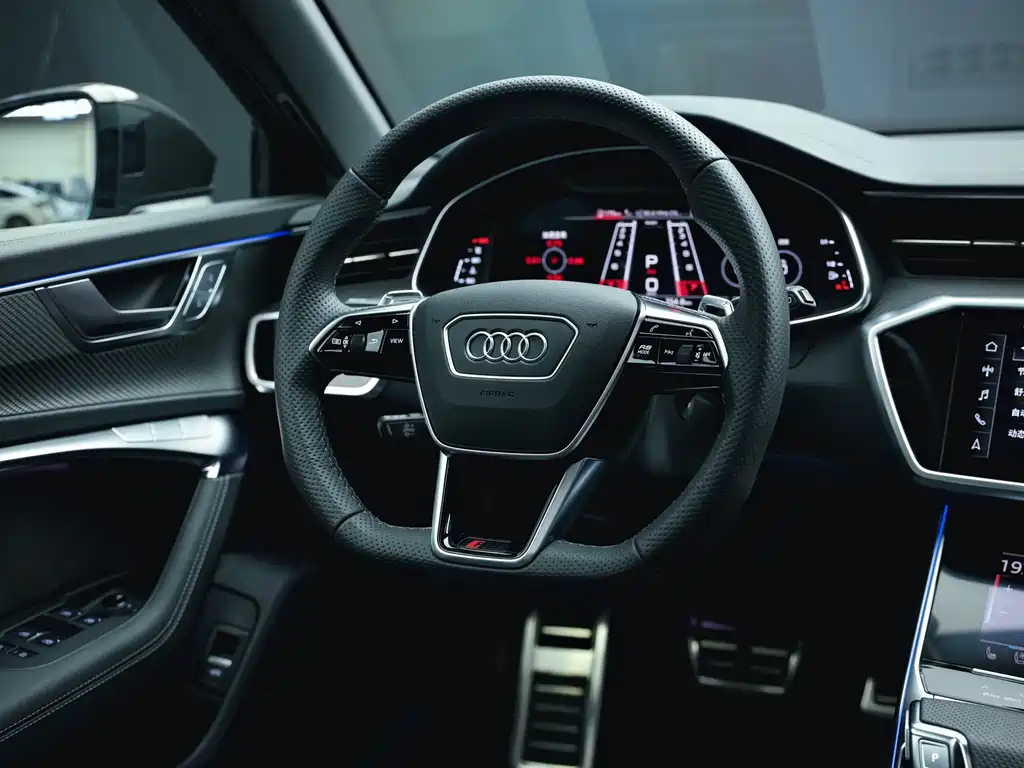 Audi RS 6 2021 — фото 18