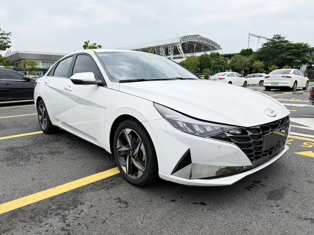 Hyundai Elantra 2022