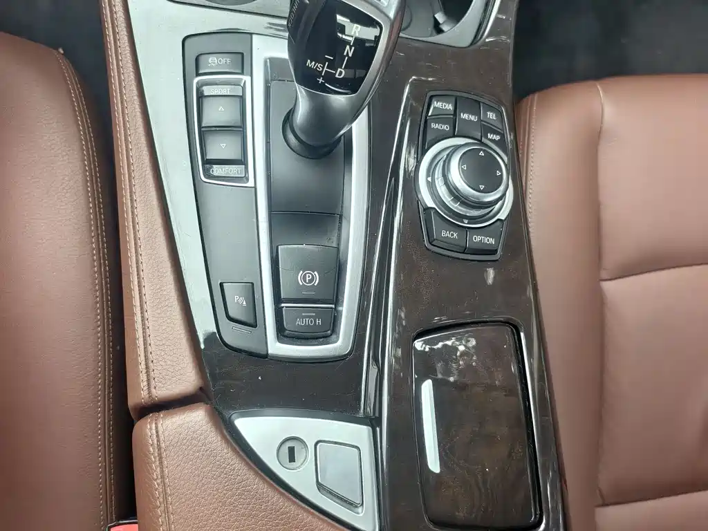 BMW 5 Series 2016 — фото 13