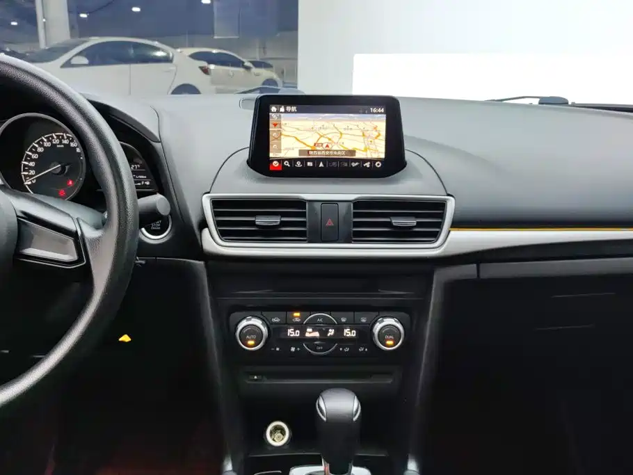 Mazda 3 Axela 2019 — фото 13