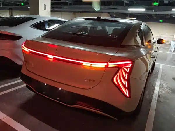 Hongqi EH7 2026