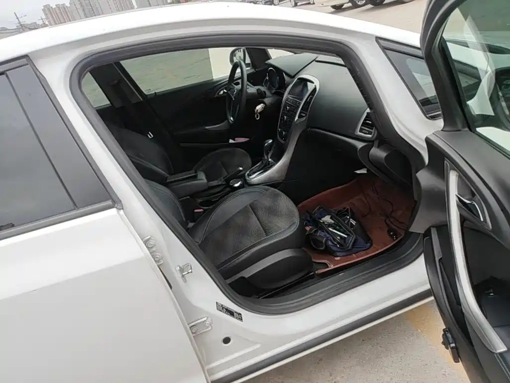 Buick Excelle 2015 — фото 25