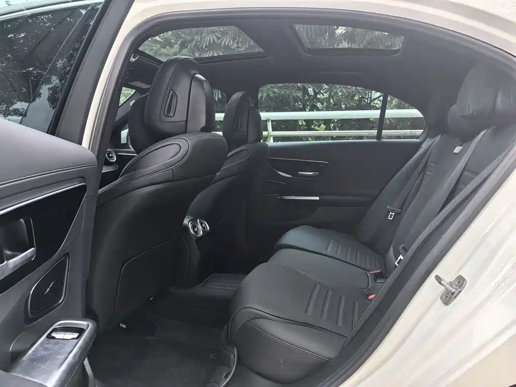 Mercedes-Benz C-Class 2024